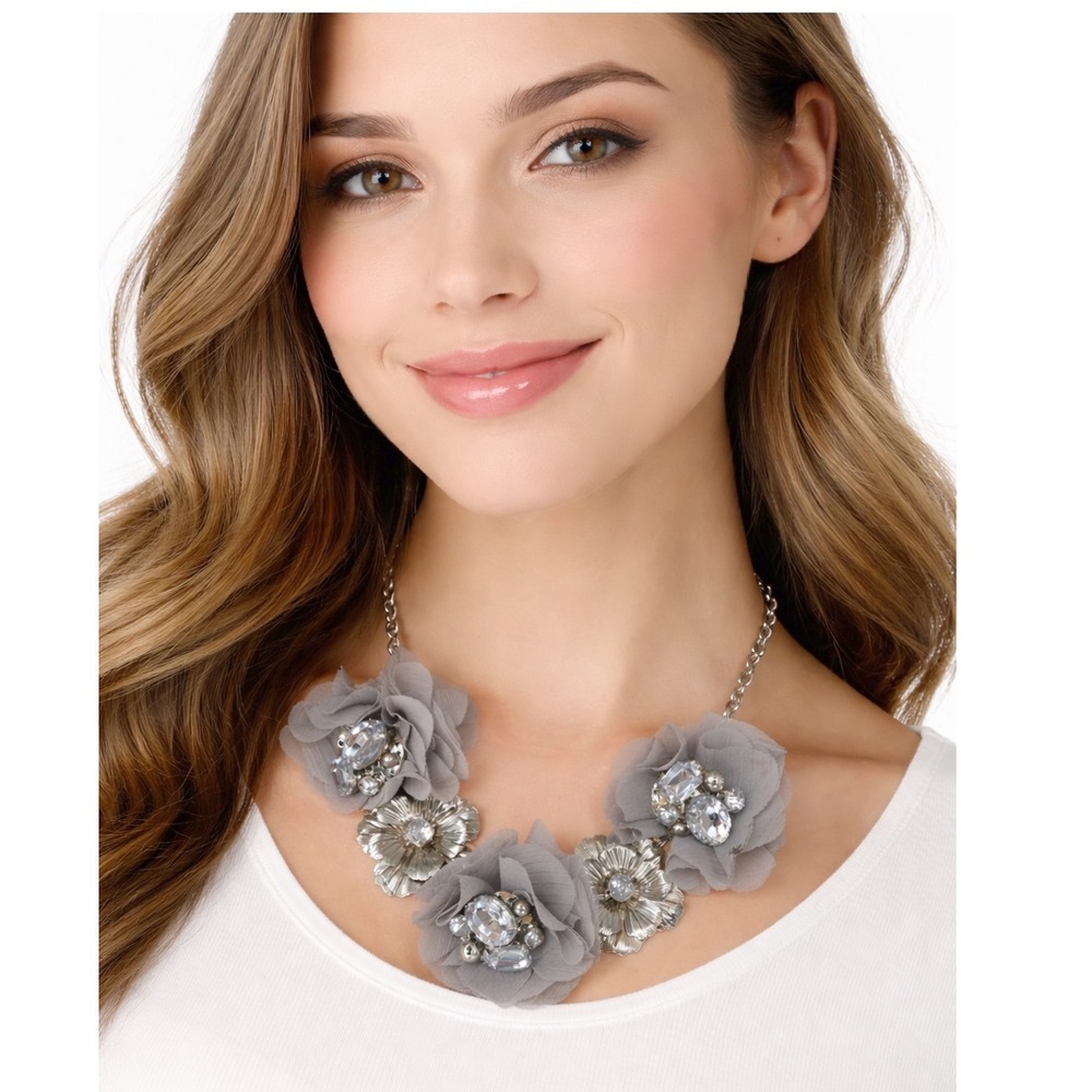 Grey Fabric‎ Flower Crystal Bib Necklace Silver Tone Floral Mixed Media 103-77